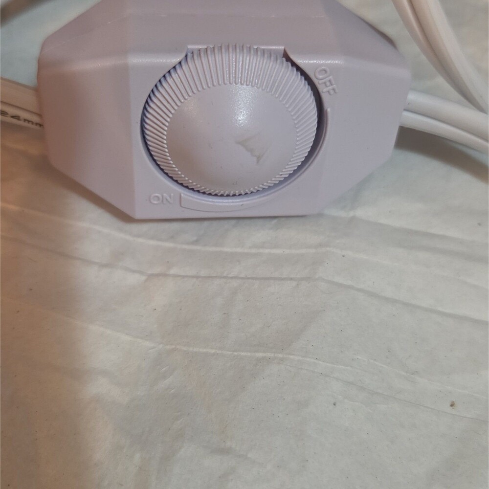 Clear Glass Electric Oil Diffuser/Wax Warmer Lamp with Dimmer Switch - Picture 5 of 16